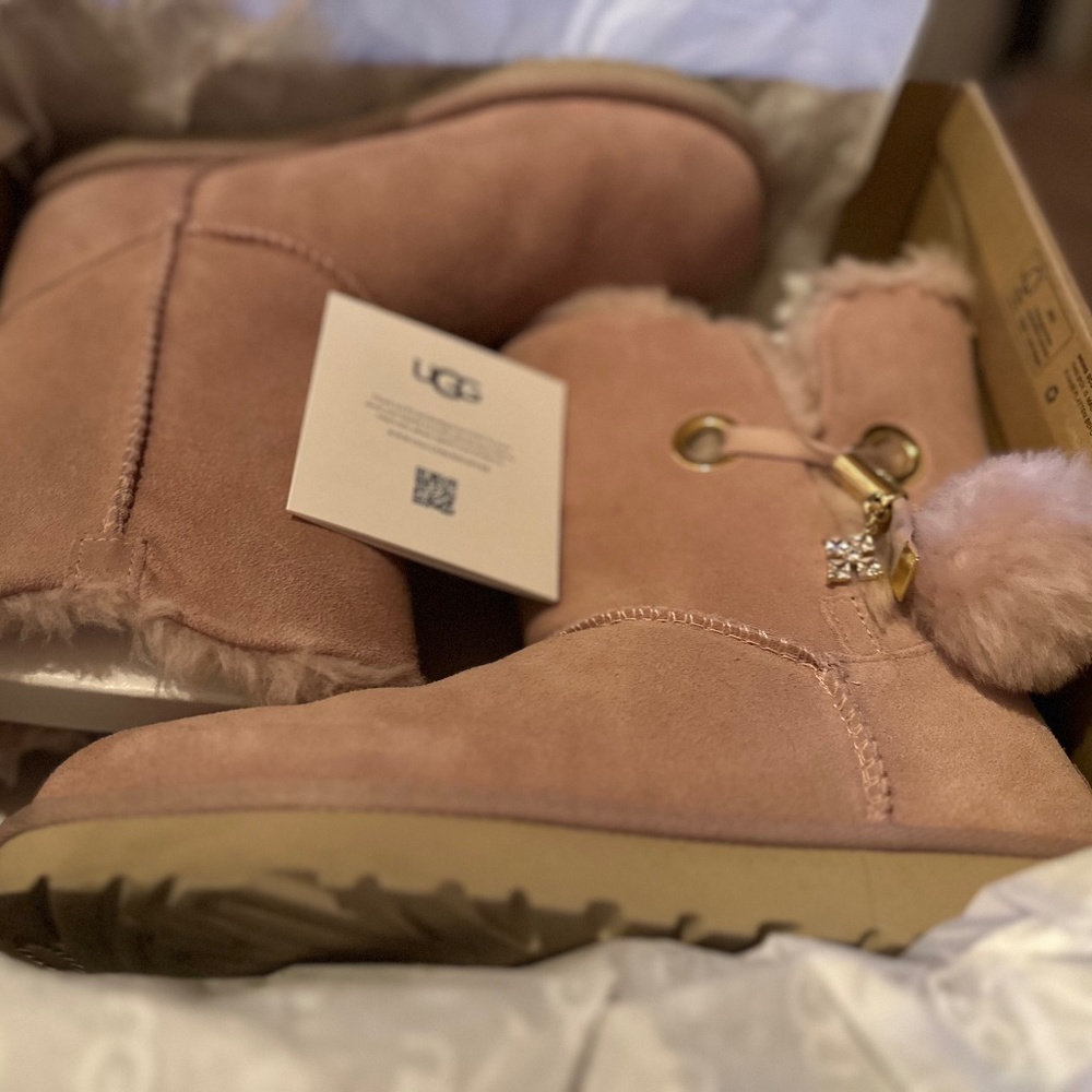 Women's EXCLUSIVE UGGS!!!!!  No One Can Find These!